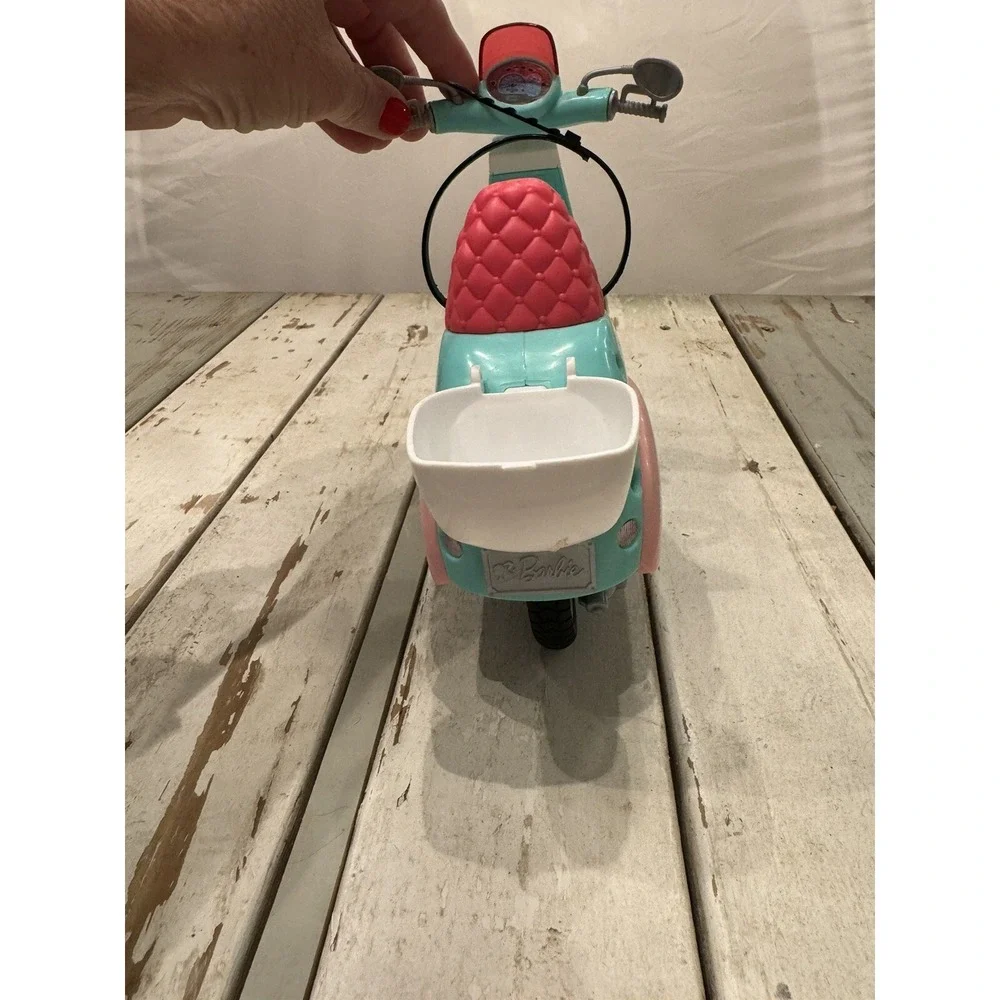 Mattel Barbie MALIBU AVE GLAM SCOOTER 2011 Pink Green Toy No Lid On Cargo Case